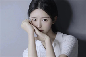 In the spring, the tea aroma of Shanghai tea houses is all around.